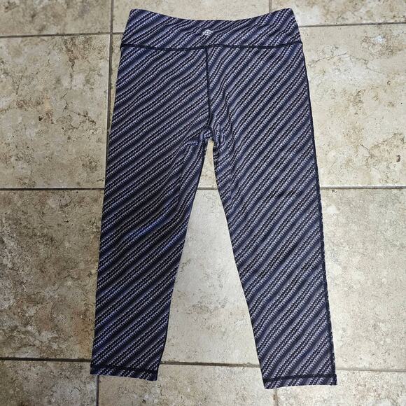 Inner Spirit Diagonal Knit Stitch Capri Leggings Hidden Key Pocket Size S - Picture 2 of 7